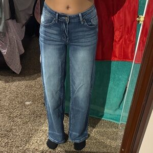 Women's Medium Wash Boyfriend Jeans - Relaxed Straight Fit